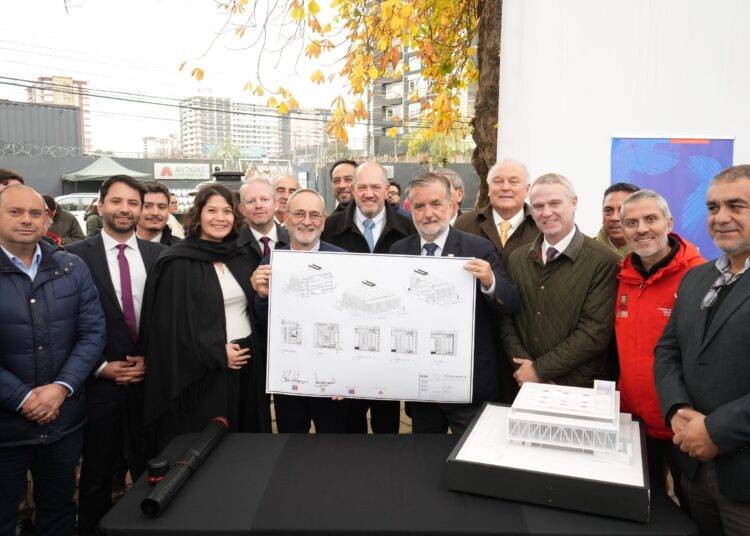 Ministro de las Culturas y gobernador instalan primera piedra de la futura Biblioteca Regional de La AraucanÃa en Temuco