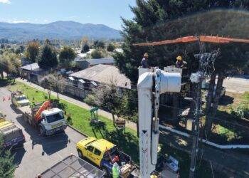Frontel realiza mantenimientos preventivos en zonas urbanas de la comuna de Melipeuco previo al invierno