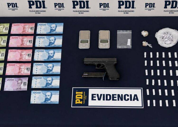 Operaci贸n pastor: PDI detiene a pareja por tr谩fico de drogas al interior de un templo evang茅lico