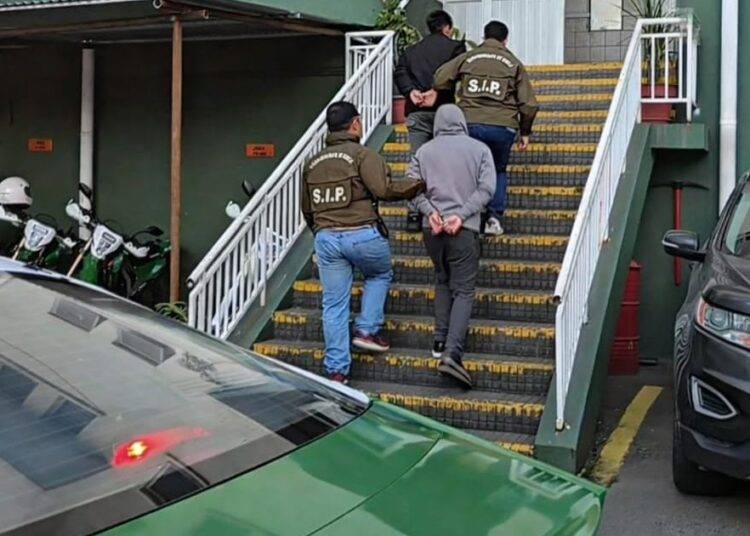 Estudiantes que se sacaron foto con una escopeta en liceo de Talcahuano fueron detenidos