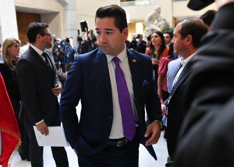 Testigos contradicen relato de diputado agredido: «Fue burlesco»
