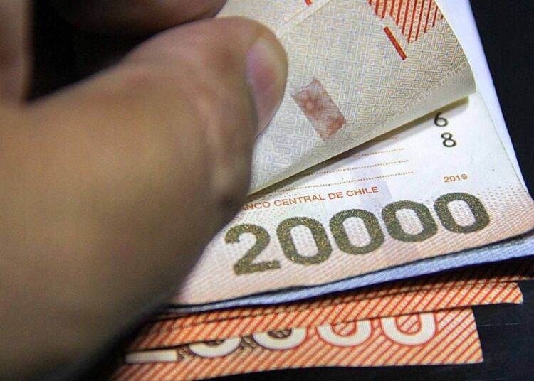 Gobierno propuso incrementar el salario m铆nimo en 7.546 pesos