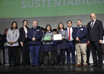 Ministra entrega sellos ambientales a más de 120 establecimientos educacionales y municipios de La Araucanía