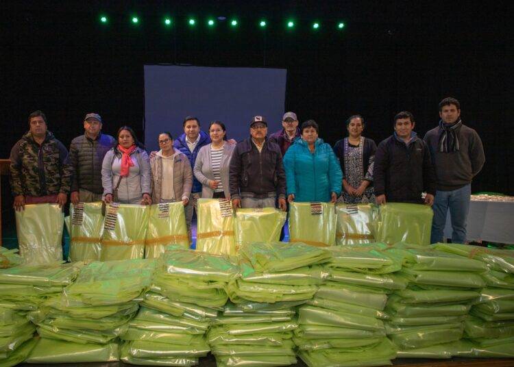 Familias de Lautaro recibieron implementos para iniciar invernaderos