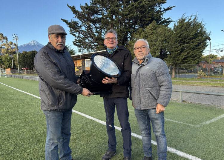 Lleg贸 nueva luminaria para estadio municipal de Puc贸n