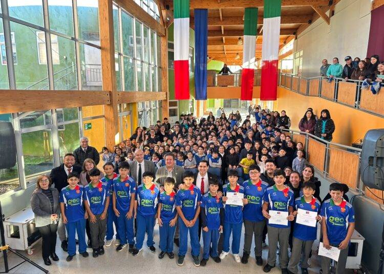 Secreduc reconoce a deportistas escolares tras exitosa gira a Italia