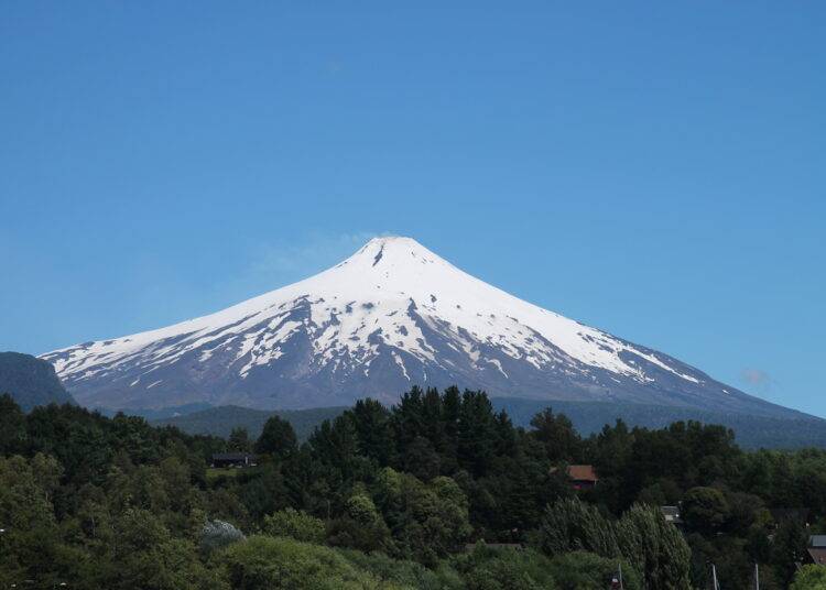 Intensifican monitoreo a volcán Villarrica tras eventos de fin de semana