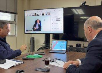 Delegado Presidencial Regional encabeza reuni贸n de coordinaci贸n con alcaldes de La Araucan铆a ante nuevo evento meteorol贸gico