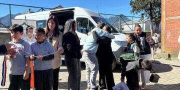 Complejo Educacional Carlos Holzapfel de Pucón recibió nuevo bus escolar