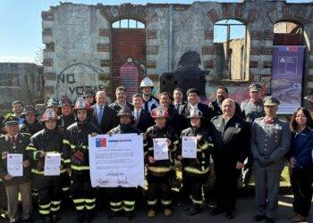 Bienes Nacionales de La Araucanía cumple con comunidad de Victoria y entrega concesión de largo plazo para construcción de nuevo cuartel