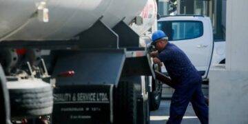 Kast promete «medidas paliativas» si Trump concreta su nueva idea: dejar de exportar diésel