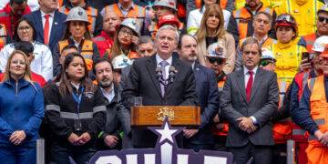 Kast lanza plan que promete más de 100 mil empleos