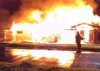 Gobierno coordina reubicación de dos personas mayores sobrevivientes de incendio en Pitrufquén