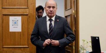 Gobiernos regionales: Rebaja presupuestaria de 10% se va a caer en el Congreso y será una derrota de Hacienda